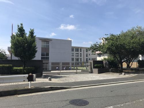 横浜市西区境之谷の新築一戸建(岩井原中学校)
