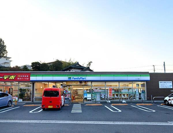 横浜パークタウンＦ棟(ファミリーマート六ツ川西店)