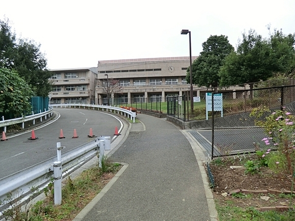 横浜市緑区上山３丁目の新築一戸建(横浜市立中山中学校)