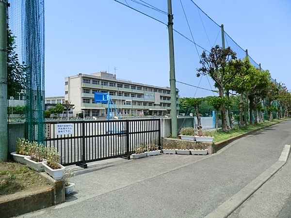藤沢市白旗４丁目の中古一戸建て(藤沢市立大清水小学校)
