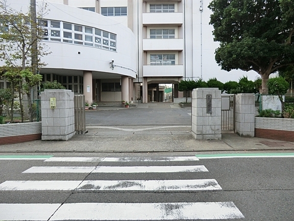ニューウェルテラス金沢八景Ｆ棟(横浜市立六浦中学校)
