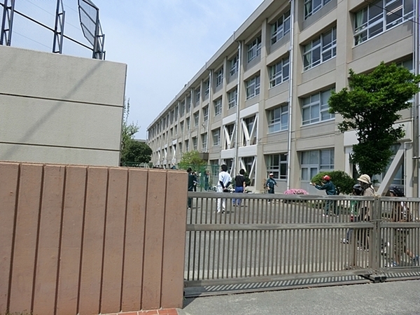 横須賀市池田町６丁目の中古一戸建て(横須賀市立大津中学校)