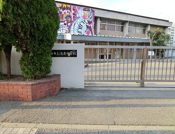 横浜市港南区港南３丁目の土地(横浜市立港南中学校)