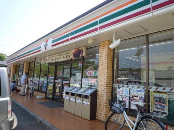 アルコープ金沢Ａ棟(セブンイレブン横浜片吹店)