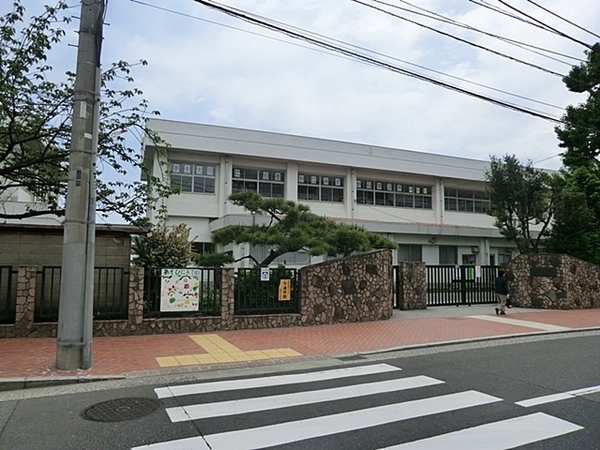 横須賀汐入ハイム１号棟(横須賀市立諏訪小学校)