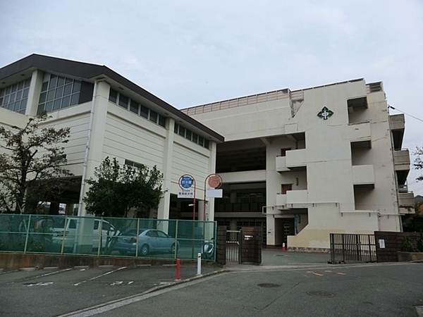 森町分譲共同ビル(横浜市立森中学校)