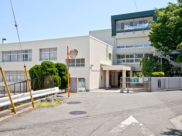 【1号棟】港南区新築戸建2台駐車可リビング階段(横浜市立笹下中学校)