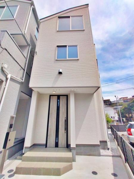 【2号棟】金沢区新築戸建リビング階段納戸×2