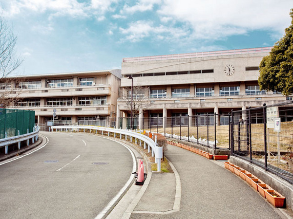 【2号棟】緑区新築戸建3台駐車可タグキールーバル(横浜市立中山中学校)