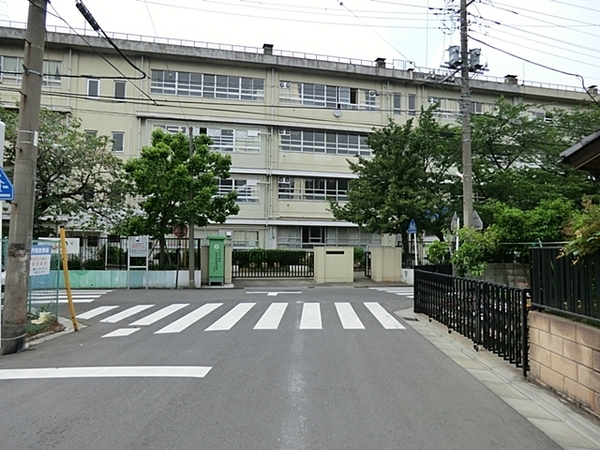 川崎区新築戸建 グルニエ リビング階段 都市ガス(川崎市立渡田中学校)