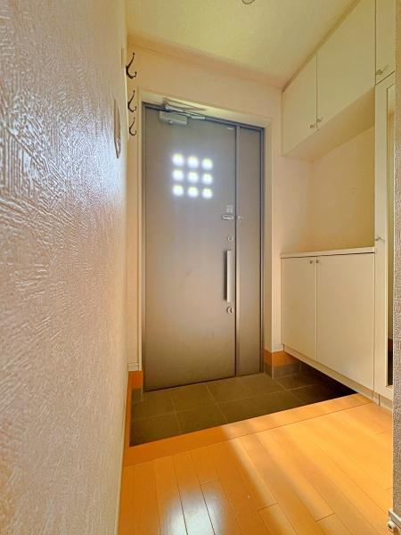 横浜市磯子区峰町の中古一戸建て(玄関)