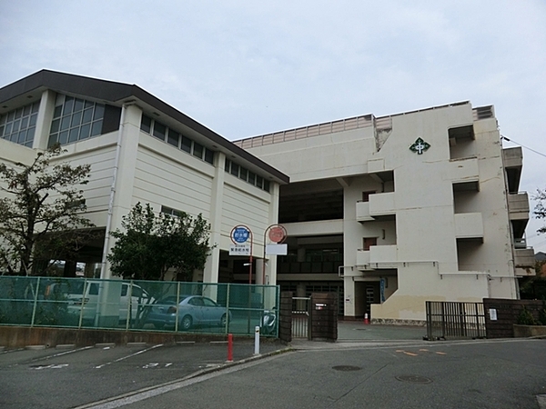 横浜市港南区笹下3丁目の土地(横浜市立森中学校)