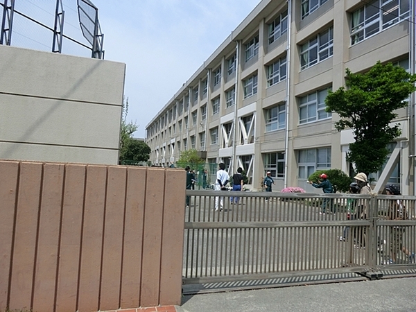 【2号棟】横須賀市新築戸建カースペ2台パントリー(横須賀市立大津中学校)