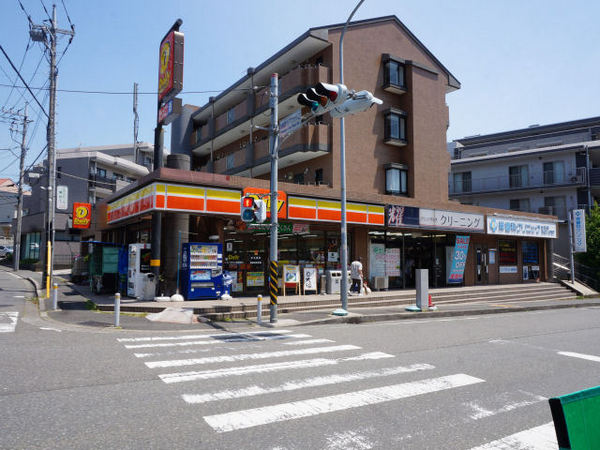 横浜市都筑区加賀原1丁目の中古一戸建て(デイリーヤマザキニュータウン加賀原店)