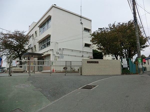 【4号棟】旭区新築戸建パントリー書斎リネン棚(横浜市立今宿小学校)