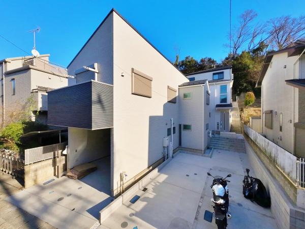 【B号棟】栄区新築戸建　リビング階段　納戸