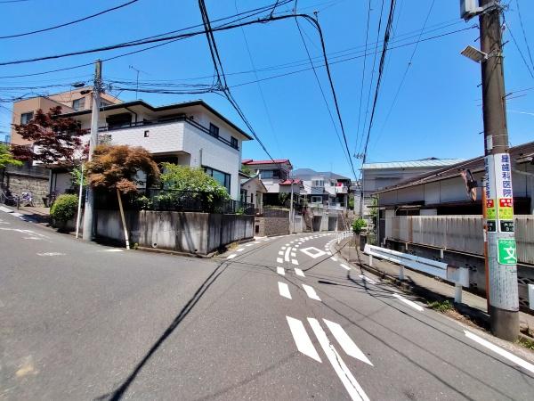 【2号棟】港南区新築戸建　納戸　リビング階段