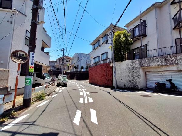 【2号棟】港南区新築戸建　納戸　リビング階段
