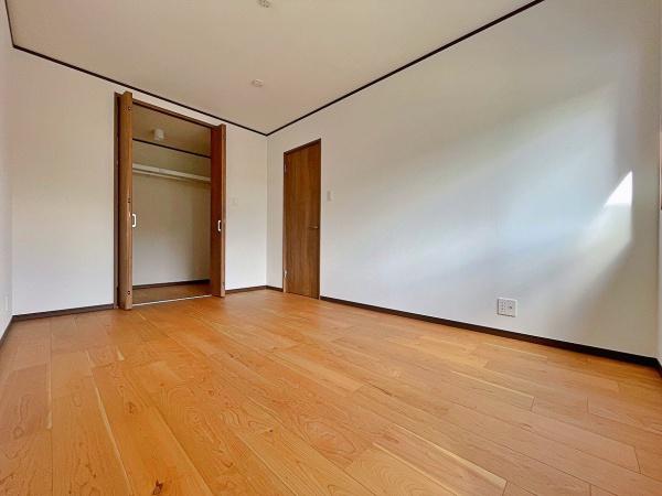 【2号棟】瀬谷区新築戸建　WIC×2　南面バルコニー