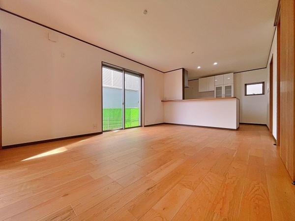【2号棟】瀬谷区新築戸建　WIC×2　南面バルコニー