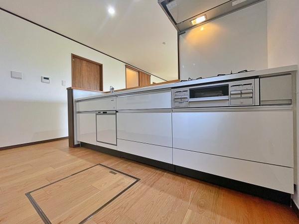 【2号棟】瀬谷区新築戸建　WIC×2　南面バルコニー