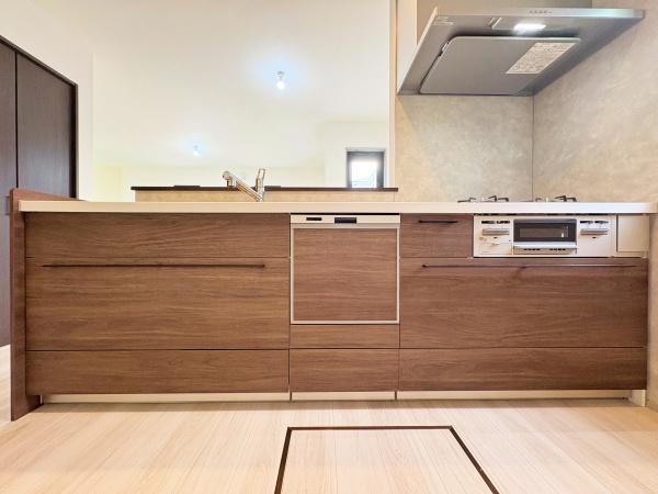座間市新築戸建　南面バルコニー　パントリー　SIC