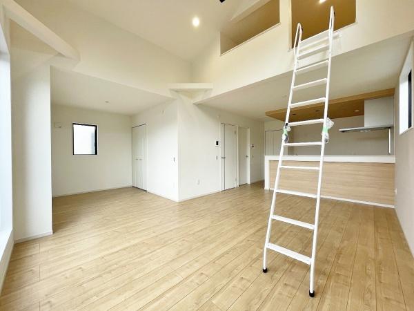 【1号棟】藤沢市新築戸建　2台駐車可　床暖房　ロフト