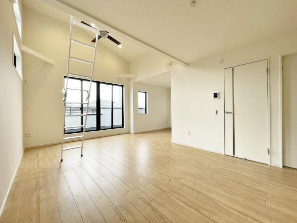 【1号棟】藤沢市新築戸建　2台駐車可　床暖房　ロフト