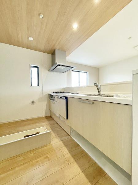 【3号棟】藤沢市新築戸建　2台駐車可　床暖房　ロフト