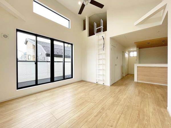 【3号棟】藤沢市新築戸建　2台駐車可　床暖房　ロフト