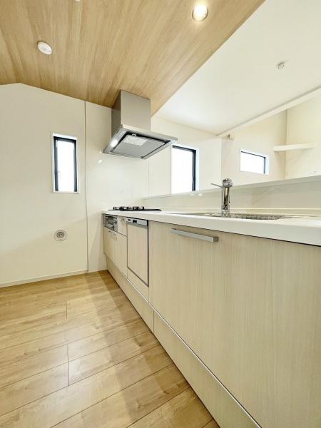 【4号棟】藤沢市新築戸建　2台駐車可　床暖房　ロフト