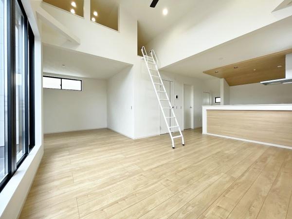 【4号棟】藤沢市新築戸建　2台駐車可　床暖房　ロフト
