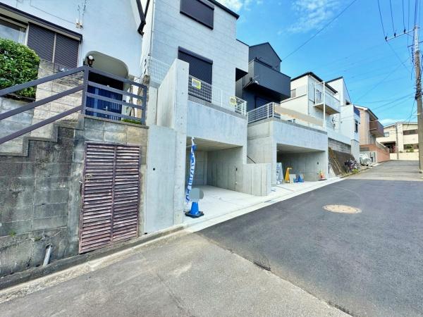【B号棟】南区新築戸建地下車庫2台駐車可