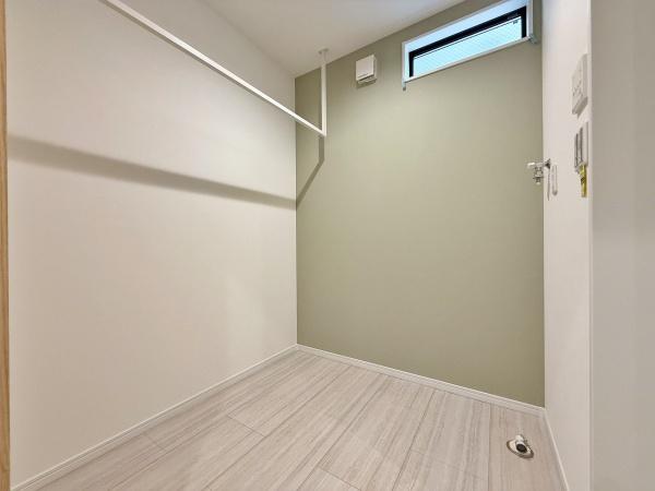 【3号棟】大和市新築戸建　LDK18帖　パントリー