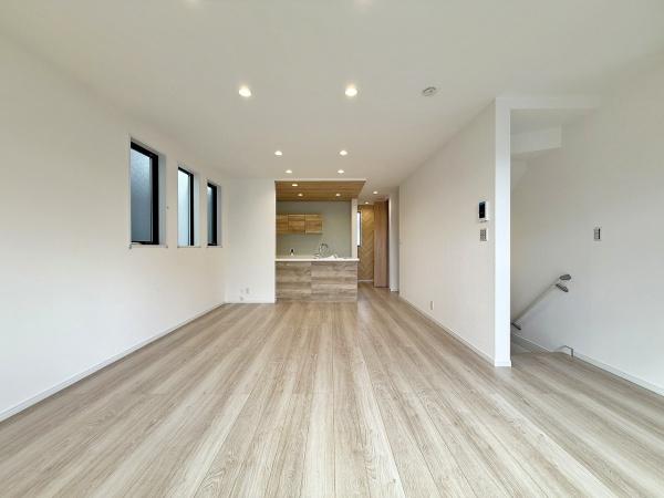 【3号棟】大和市新築戸建　LDK18帖　パントリー