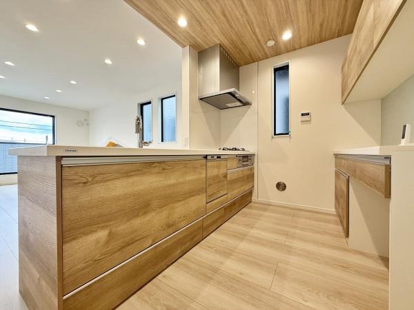 【3号棟】大和市新築戸建　LDK18帖　パントリー