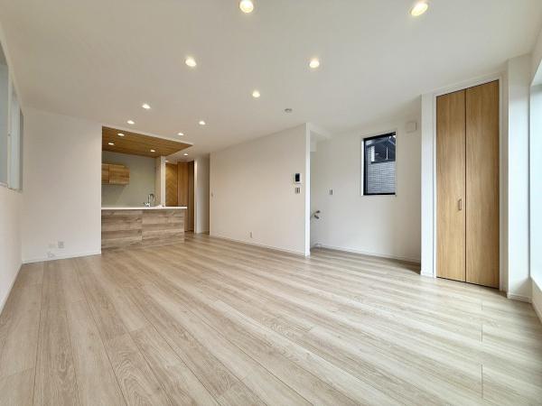 【3号棟】大和市新築戸建　LDK18帖　パントリー