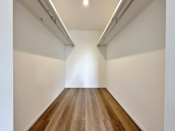 【4号棟】大和市新築戸建　リビング階段　納戸