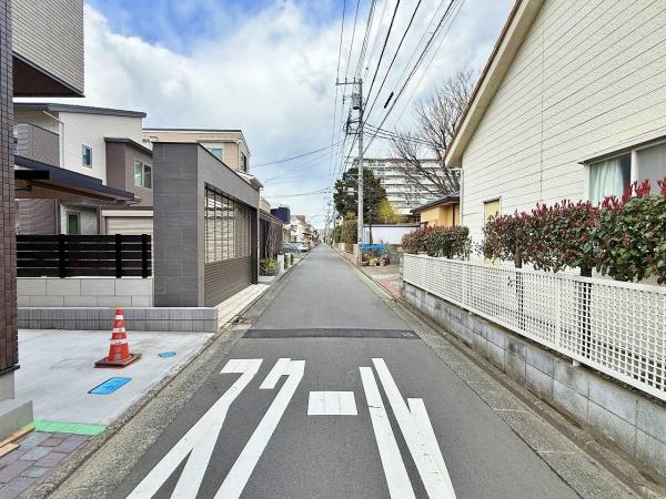 【4号棟】大和市新築戸建　リビング階段　納戸