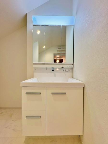 【2号棟】泉区新築戸建床暖ロフト2台駐車可(洗面台・洗面所)