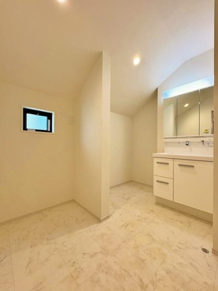 【2号棟】泉区新築戸建床暖ロフト2台駐車可(洗面台・洗面所)