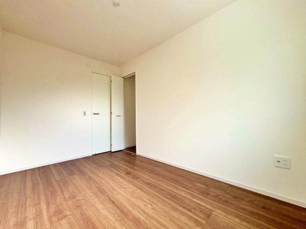 【2号棟】泉区新築戸建床暖ロフト2台駐車可(洋室)