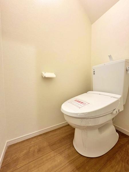 【2号棟】泉区新築戸建床暖ロフト2台駐車可(トイレ)