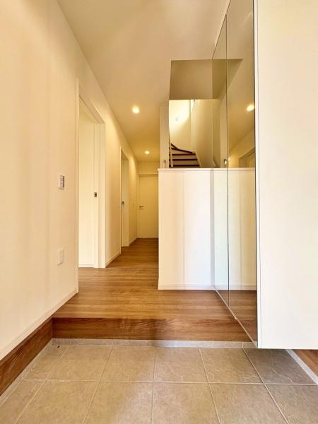 【2号棟】泉区新築戸建床暖ロフト2台駐車可(玄関)