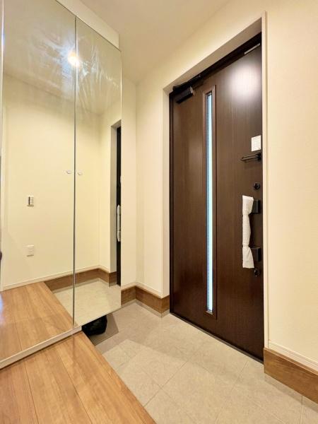 【2号棟】泉区新築戸建床暖ロフト2台駐車可(玄関)