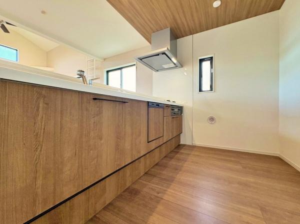 【2号棟】泉区新築戸建床暖ロフト2台駐車可(キッチン)