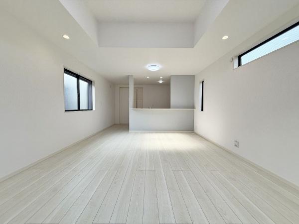 【2号棟】藤沢市新築戸建床暖房LDK18帖太陽光