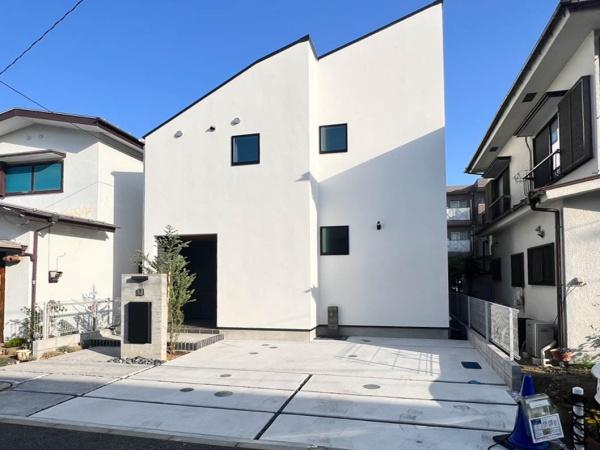 青葉区新築戸建カースペ2台吹抜け納戸×2南BL