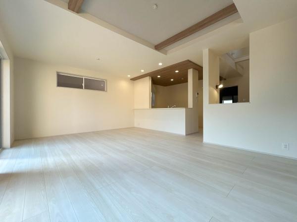 【2号棟】藤沢市新築戸建カースペ2台LDK20帖WIC