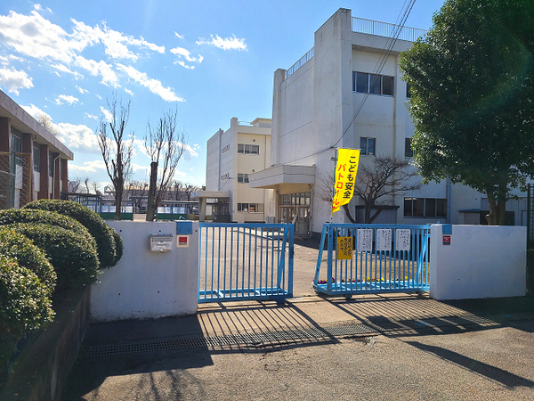 座間市ひばりが丘5丁目の土地(座間市立ひばりが丘小学校)